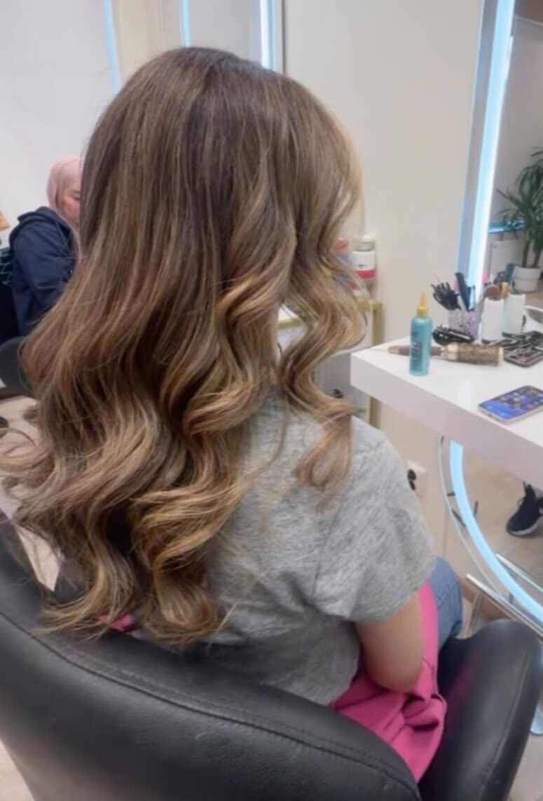 Blond balayage med mjuka lockar